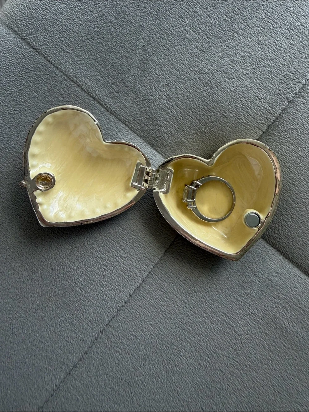 Vintage Crystal Heart Trinket Box - Silver Sparkle